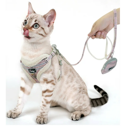 Comfortable Checkered Harness with Leash - With Practical Dog Bag for Walks