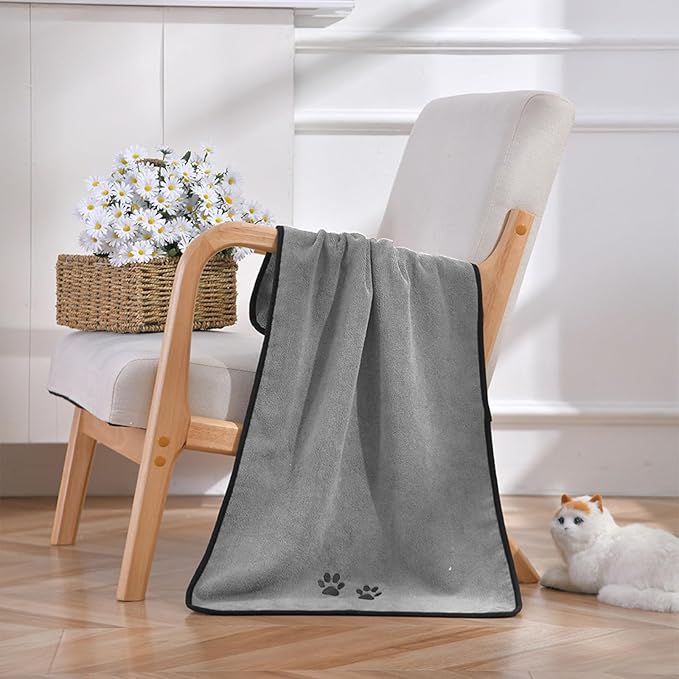 Microfiber Towel for Pets with Integrated Pockets