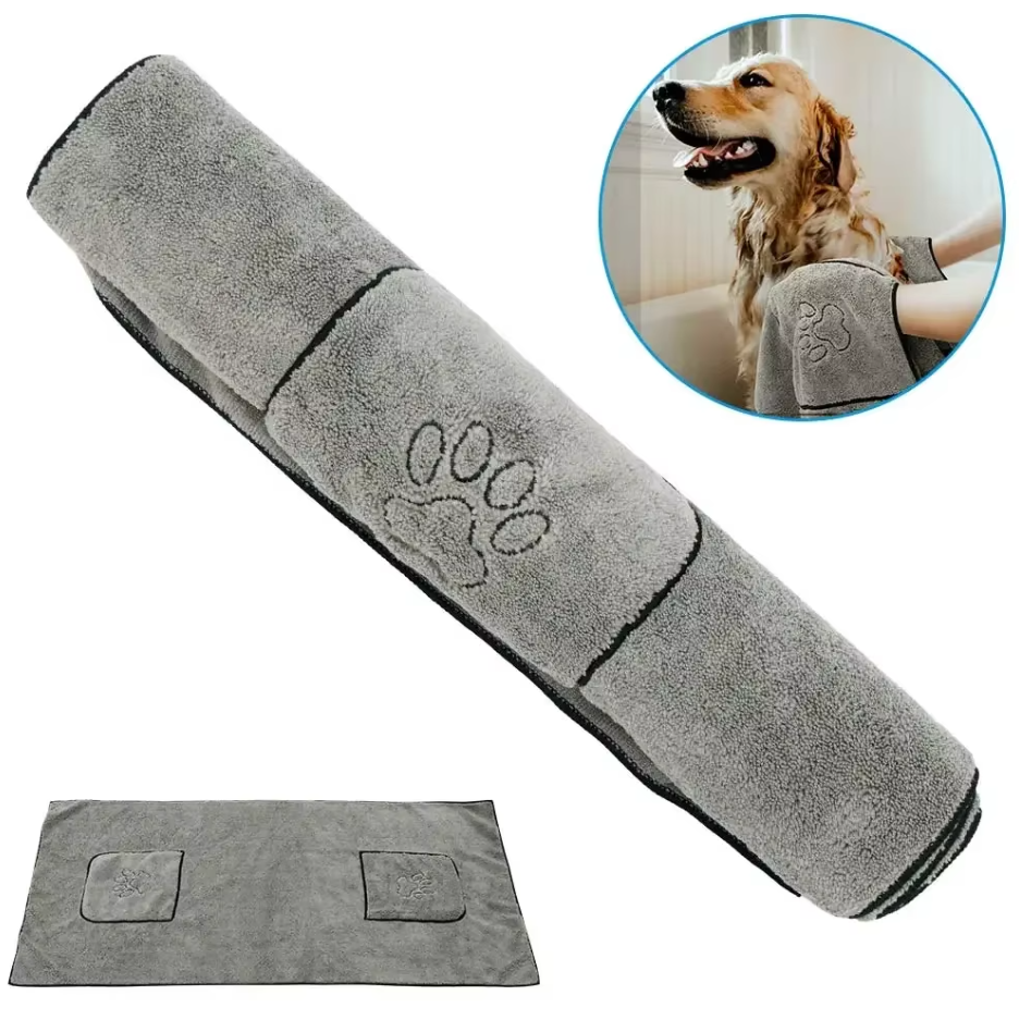 Microfiber Towel for Pets with Integrated Pockets