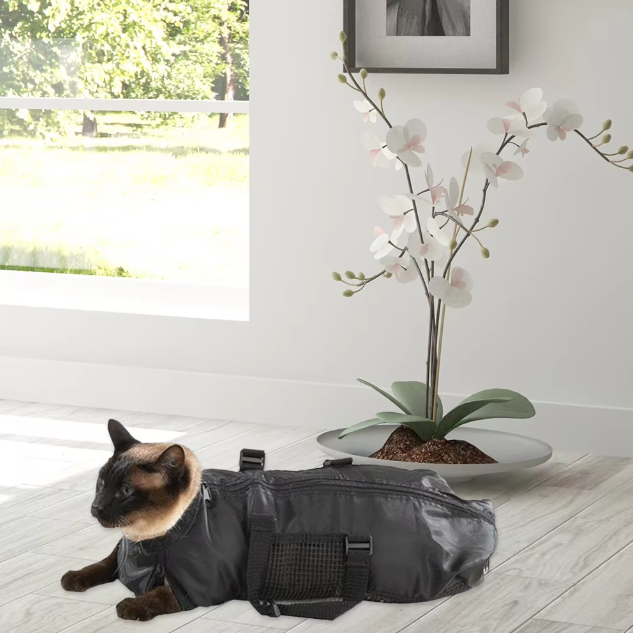 Cat Grooming Bag for Claw Cutting and Care - Comfortable and Safe